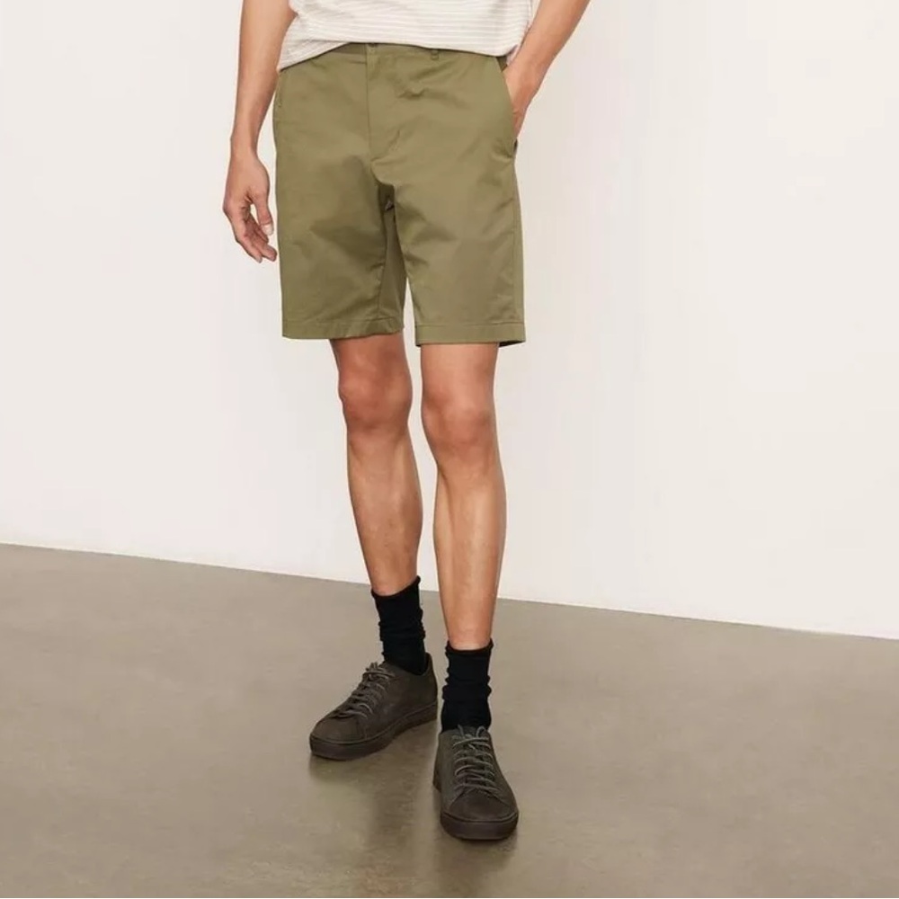 NWOT- Vince Lightweight Slim Fit Griffith Green Chino Shorts Mens